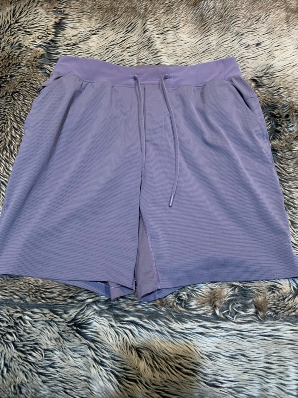 Lululemon T.H.E. Short 9" Mesh *Liner
Graphite Purple size L
